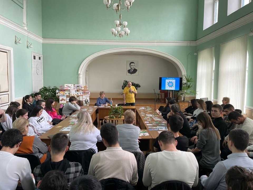4 апреля в юношеской библиотеки им. Гайто Газданова прошел круглый стол приуроченный к Всемирному дню здоровья